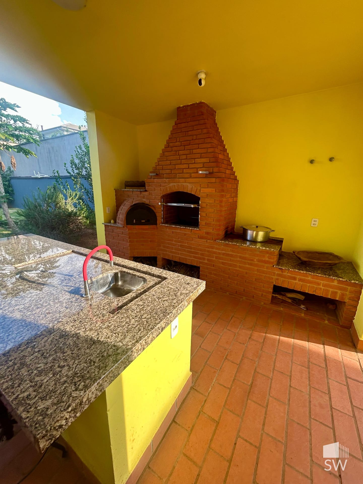 Churrasqueira e forno a lenha/pizza