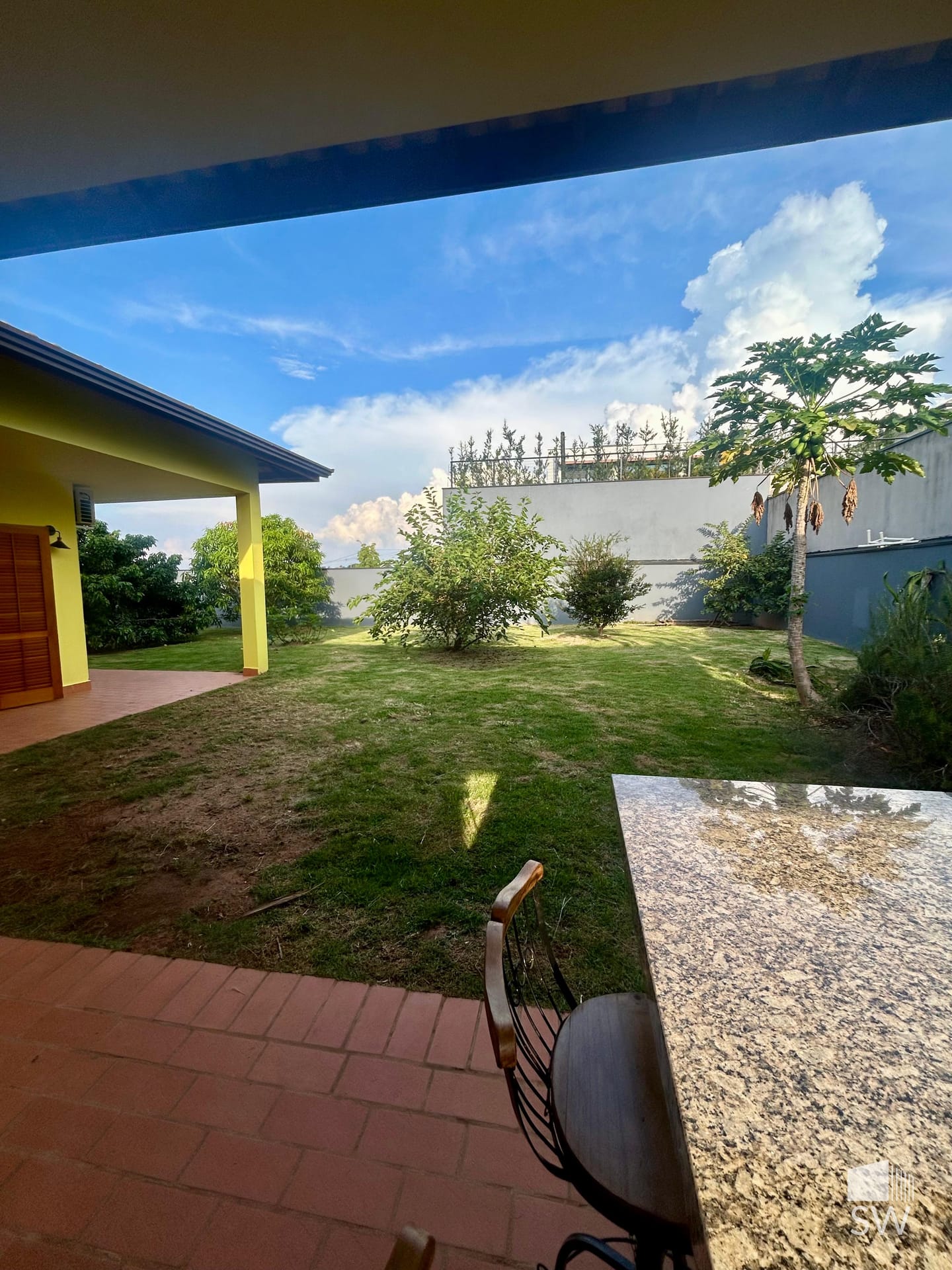Jardim com pomar de árvores frutíferas
