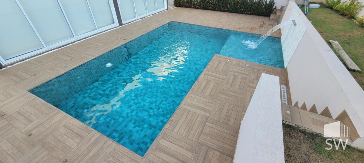 Piscina com cascata